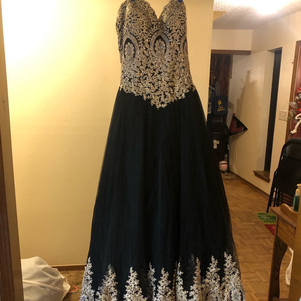 Black and Gold Sherri Hill Prom Dress Size 18